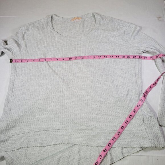 Sweet Romeo Gray Asymmetrical Hem Long Sleeve Waffle Knit Sweater Top Size M - Picture 5 of 7
